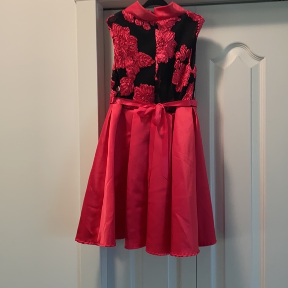 Size 5 hot pink and black dress - Picture 3 of 3